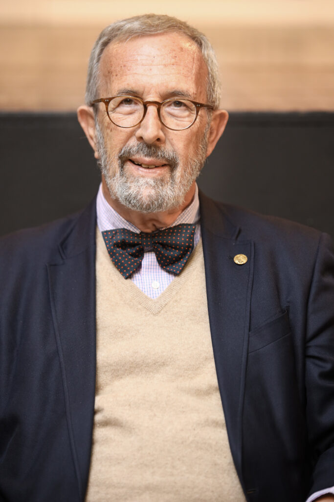 Ο Γιώργος Μαυρογορδάτος έχει υπάρξει Καθηγητής Πολιτικής Επιστήμης, με ειδίκευση στην Πολιτική Κοινωνιολογία, τη Συγκριτική Πολιτική και την Πολιτική Ιστορία στο Εθνικό Καποδιστριακό Πανεπιστήμιο Αθηνών (1997 -2012), Επισκέπτης Καθηγητής στο Universität Salzburg (1997), στο Johns Hopkins University - Bologna Center (1986) καθώς και στο University of California, Berkeley (1983).